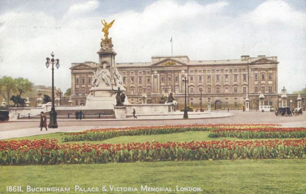 Buckingham Palace & Victoria Memorial, London