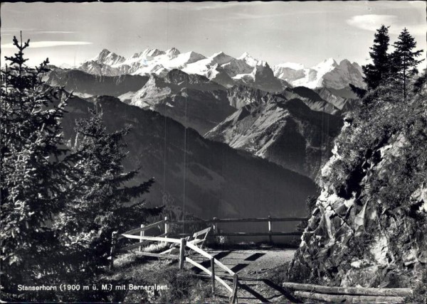 Stanserhorn (1900 m) mit Berneralpen Vorderseite
