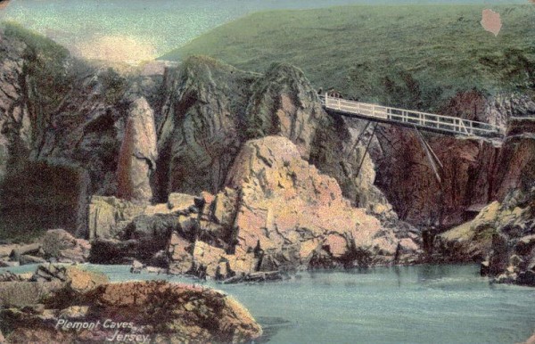 Plemont Caves Vorderseite