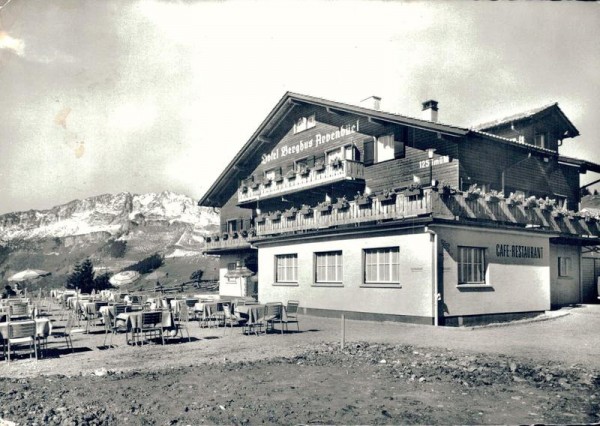 Amden, Hotel Berghus Arvenbüel. Blick zum Mattstock Vorderseite