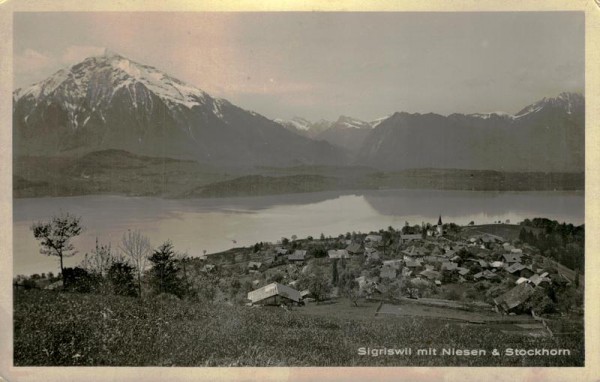 Sigriswil mit Niesen&Stockhorn Vorderseite