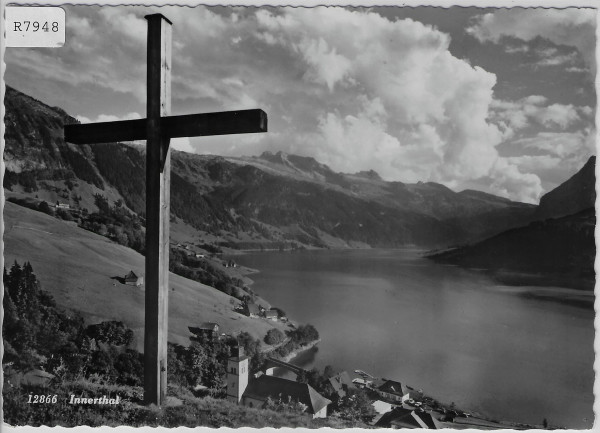 Innerthal - Stausee mit der Kirche Weg-Kreuz