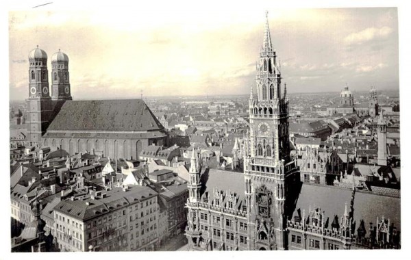 München - Frauenkirche u. Rathaus v. Petersturm gesehen Vorderseite