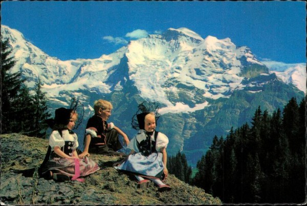 Berner Oberland, Trachtenkinder mit Jungfrau Vorderseite